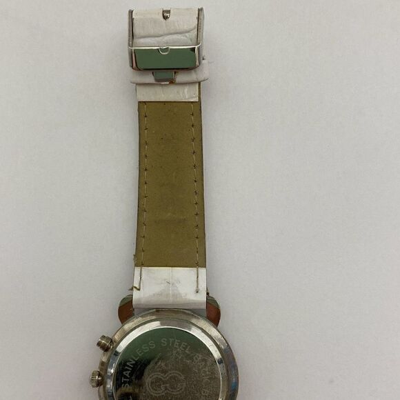 GG Women's White Silver Tone Leather Band Analog Quartz Wristwatch - Picture 9 of 12